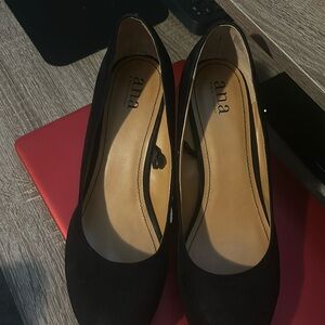 Women’s black wedged heels / Ana a New York Approach